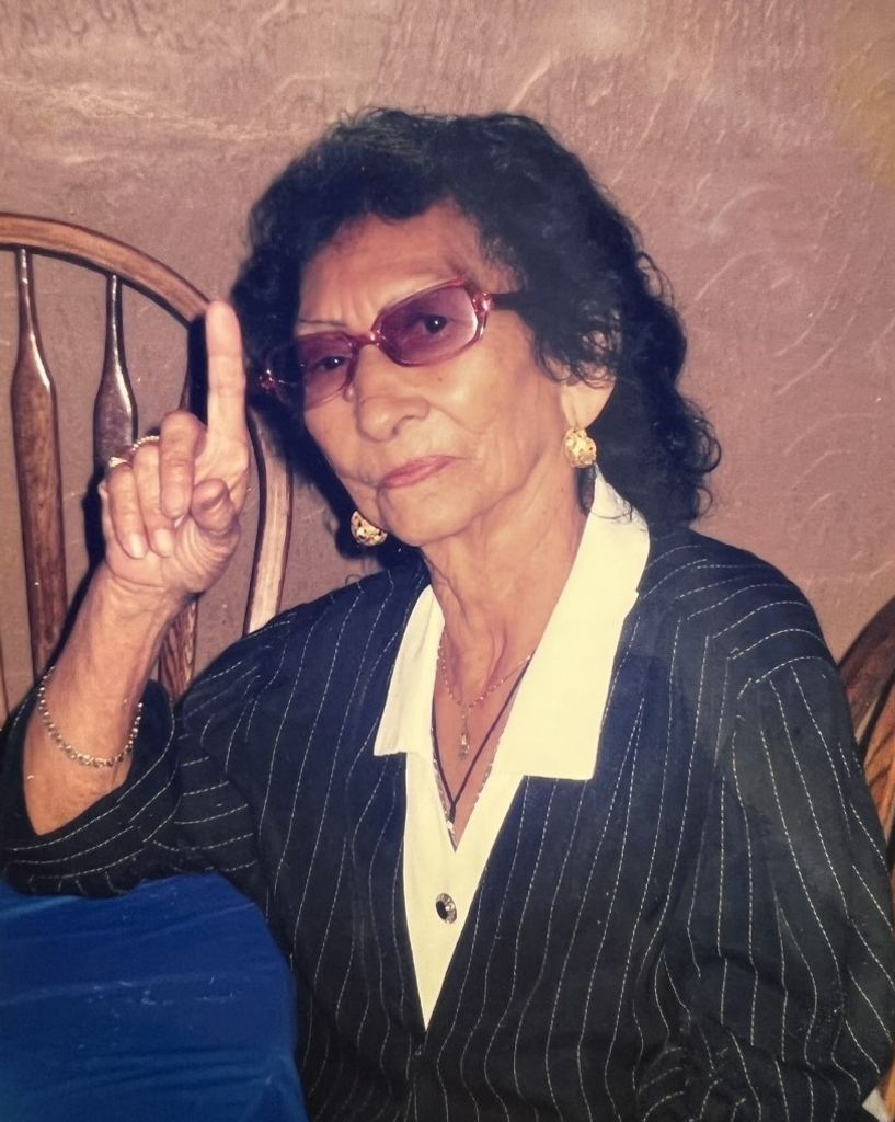 Julia R Espitia