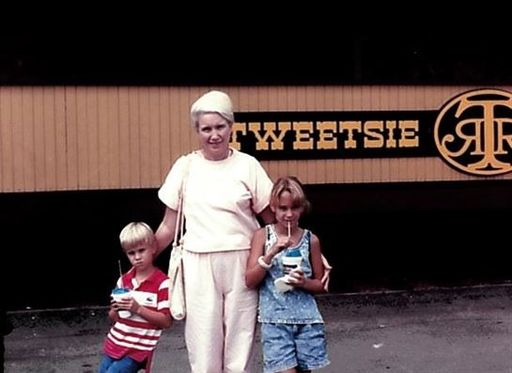 Marlene Bell photo gallery thumbnail 28 of 45