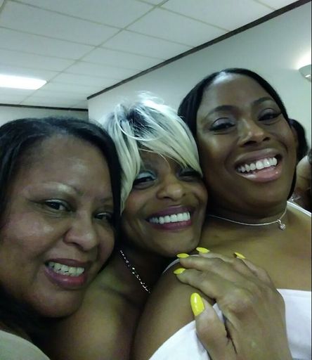 Yvette King photo gallery thumbnail 7 of 31