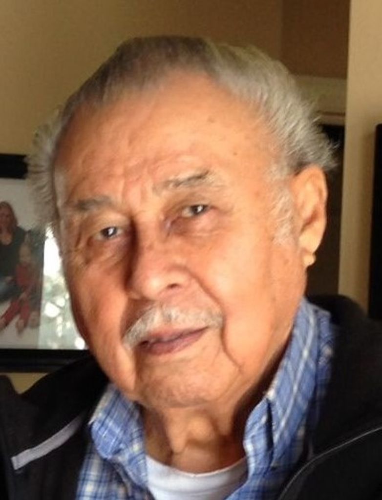 Elias Flores