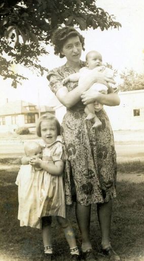 Roberta Seavey photo gallery thumbnail 27 of 61