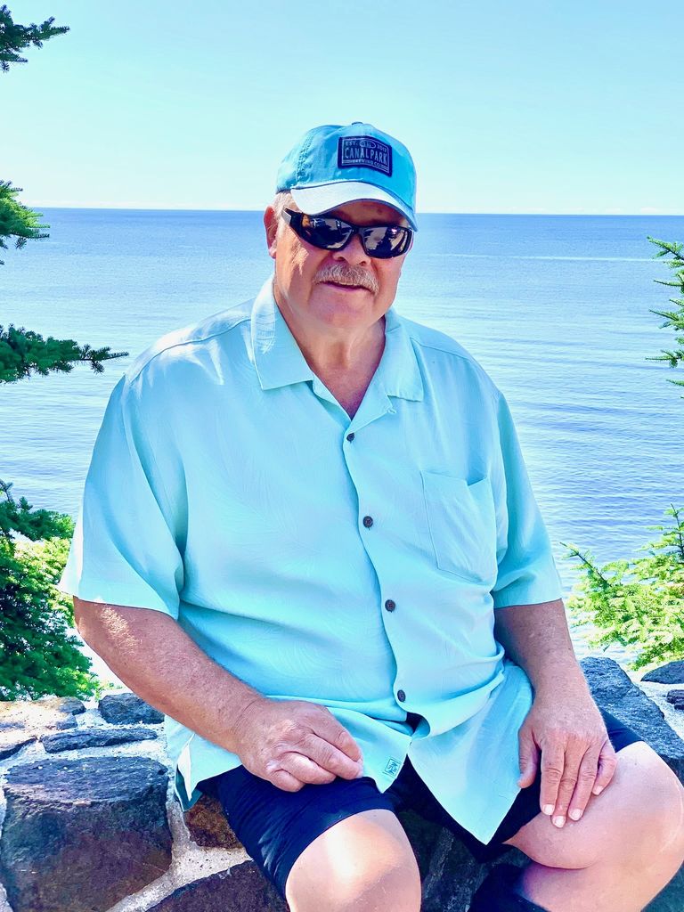 Lowell Lindquist