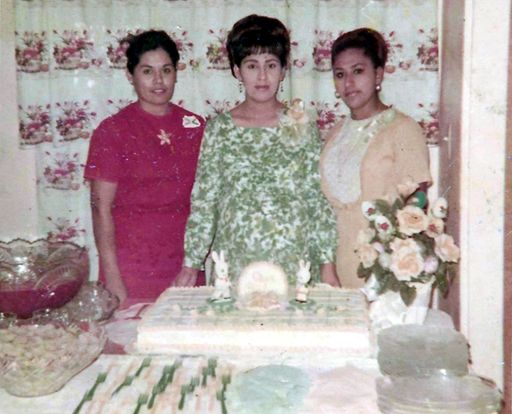 Yolanda C. Gonzalez photo gallery thumbnail 25 of 357