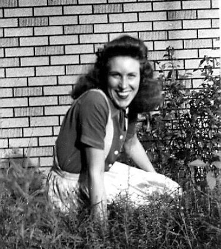 Evelyn Nichols Kirk photo gallery thumbnail 5 of 39