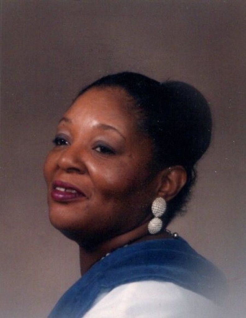 Della Mae (Owens)  Walker