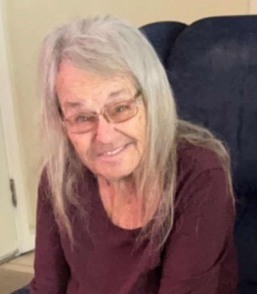 Sandra J (Wylie)  Auker