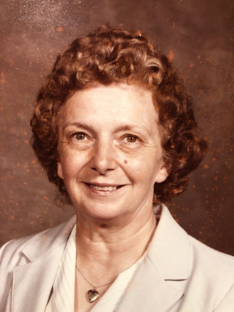 Dorothy Helmuth