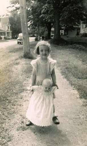 Roberta Seavey photo gallery thumbnail 17 of 61