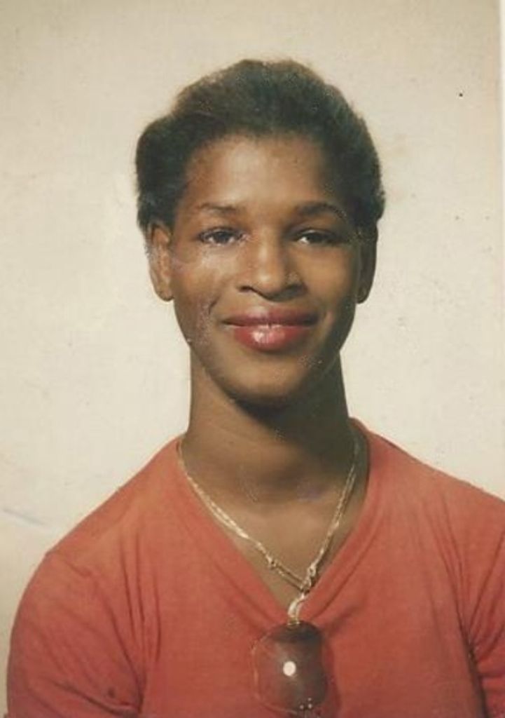 Ms. Nolia Hibbert