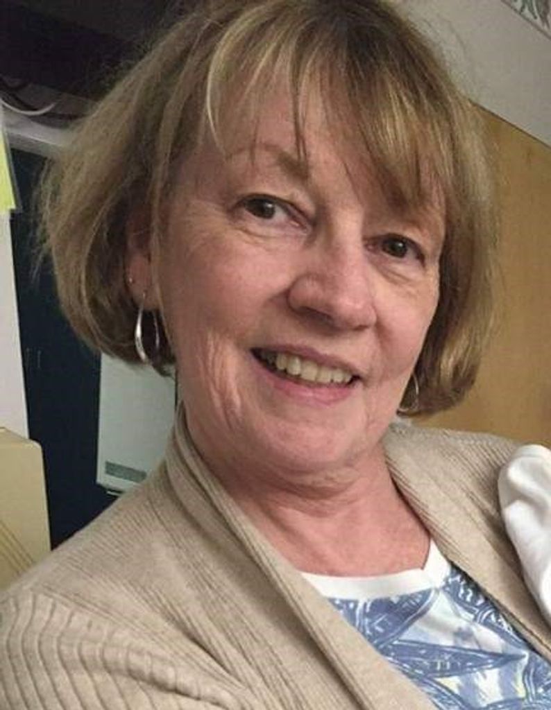 Donna M. (Woodland)  Vencis