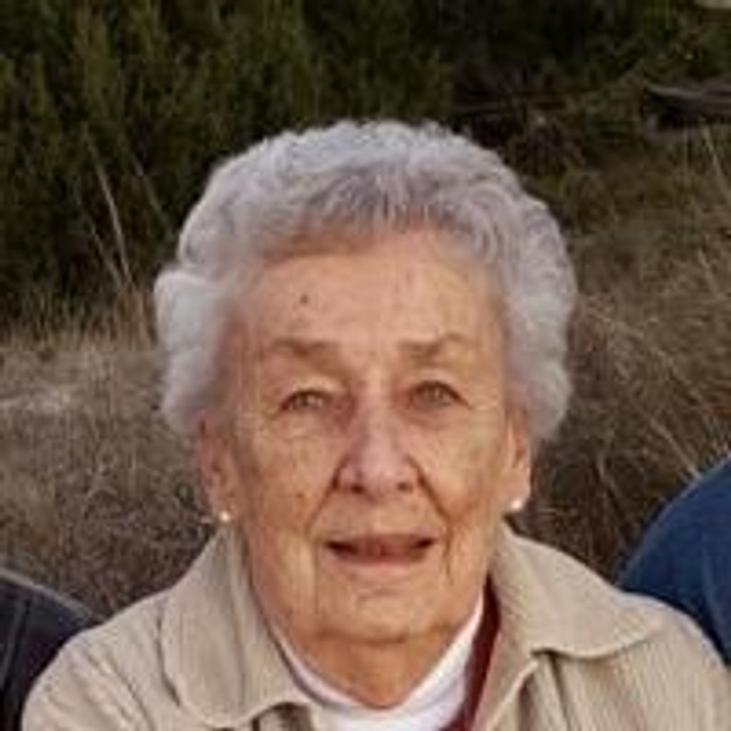 Elizabeth Squires Profile Photo