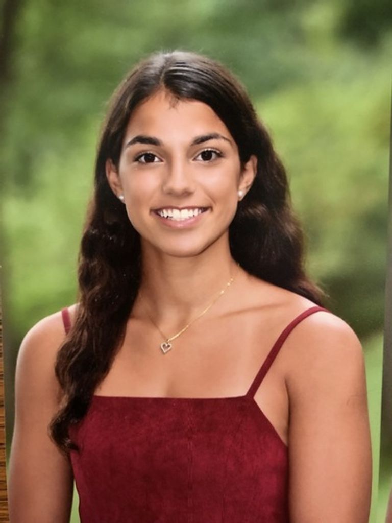 Elena Savas Profile Photo
