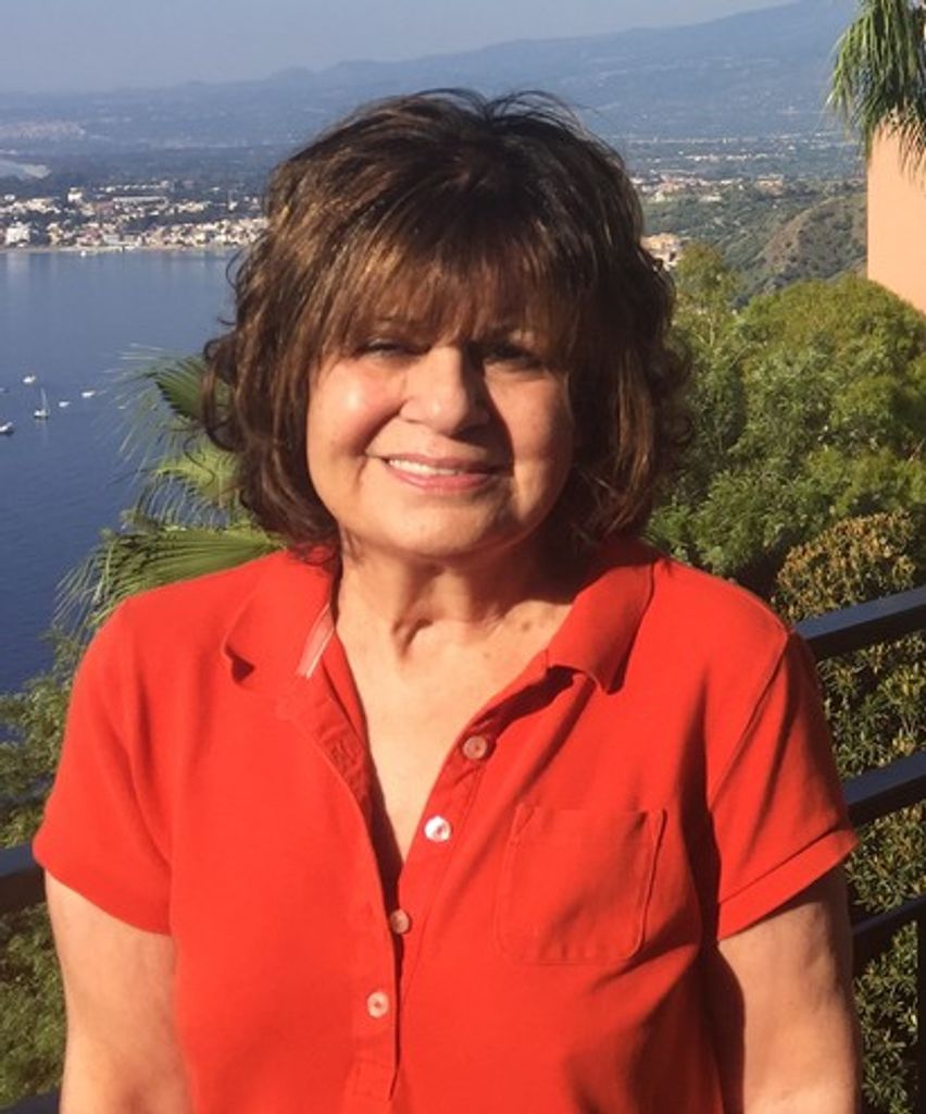 Maria Bayer Profile Photo