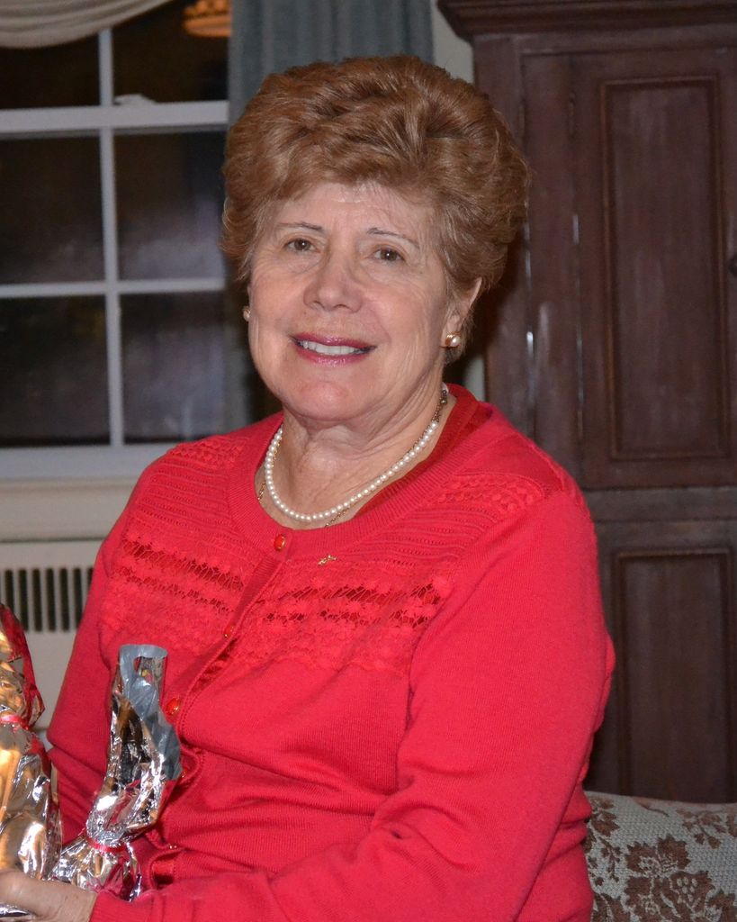 Mena Spina Profile Photo