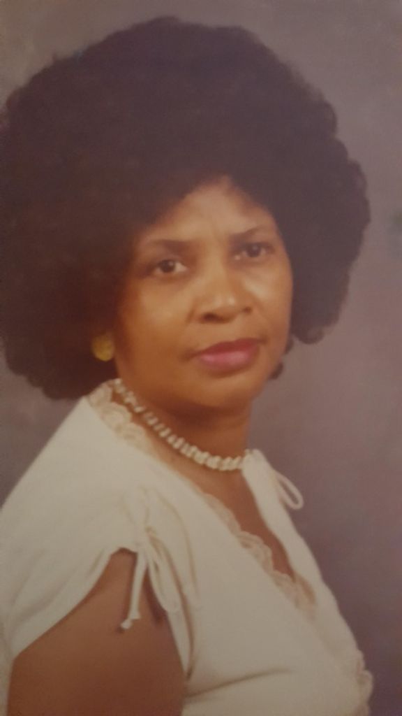 Elizabeth Samuels Profile Photo