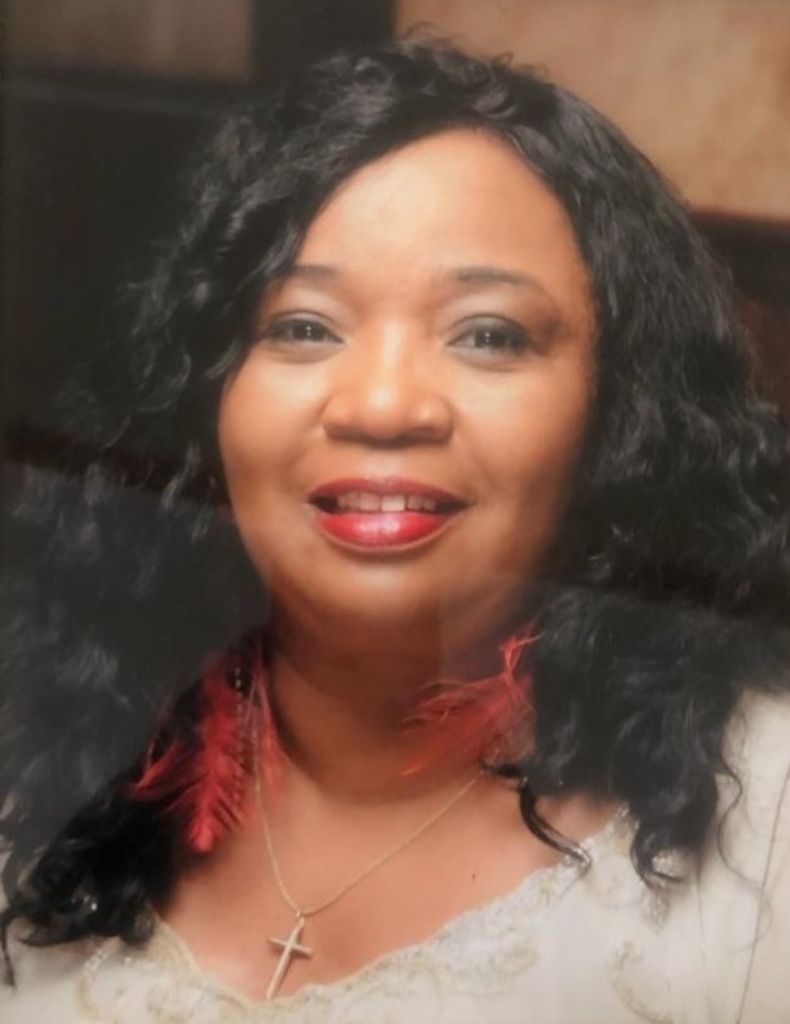 Evelyn Bond Profile Photo