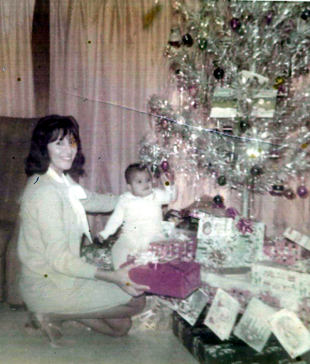 Yolanda C. Gonzalez photo gallery thumbnail 28 of 357