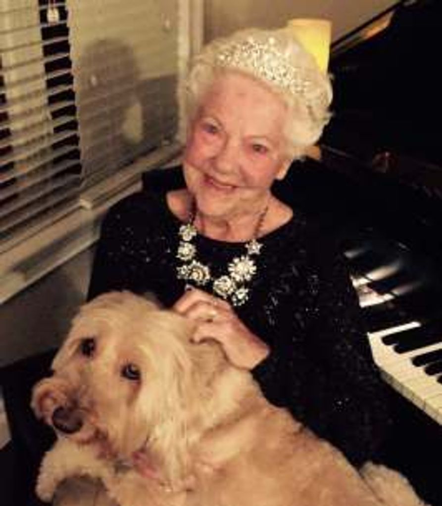 Elizabeth King Profile Photo