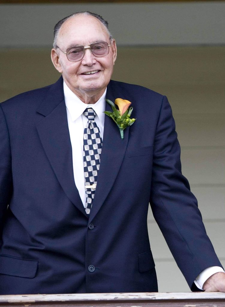 Lester R Smith Sr