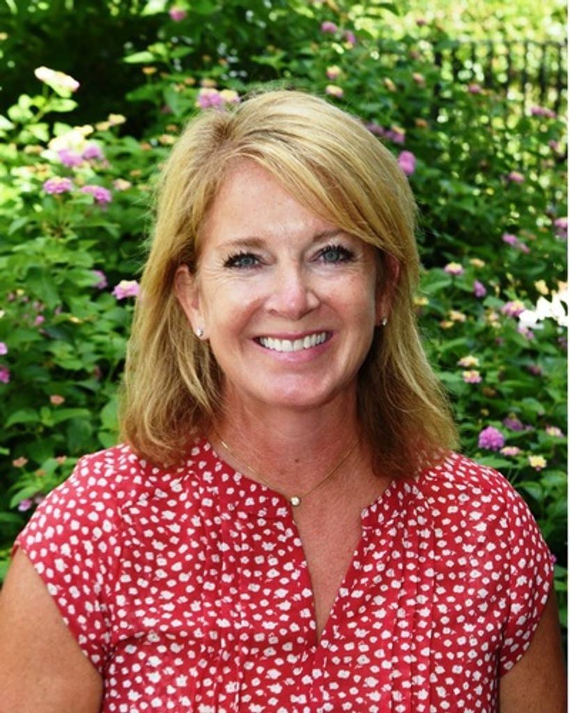 Julie Custer Profile Photo