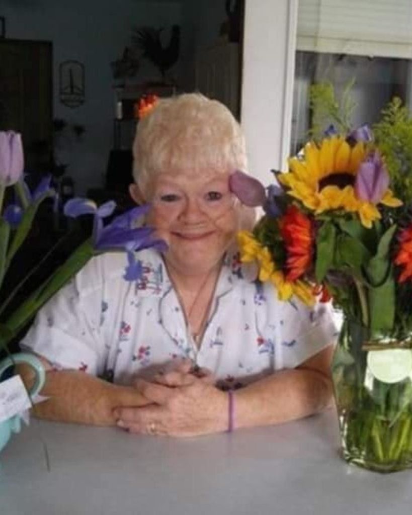 Donna Lee Seekins (Mama)