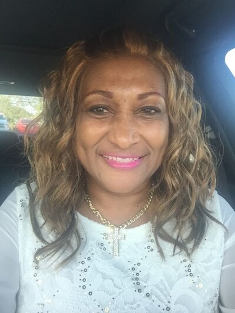 Ms.Roxie Clark