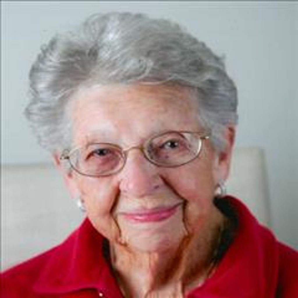 Julia Becwar Profile Photo