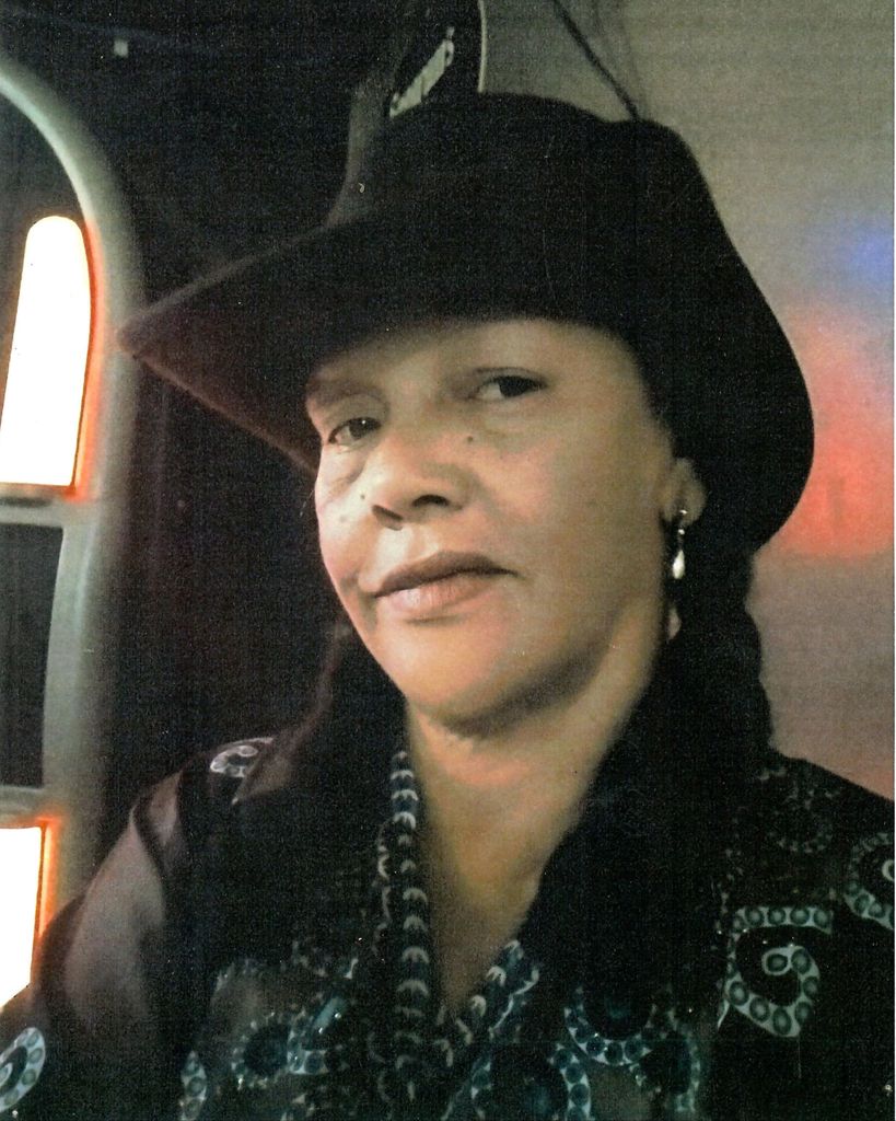 LOLA GASTON SEMIEN Profile Photo
