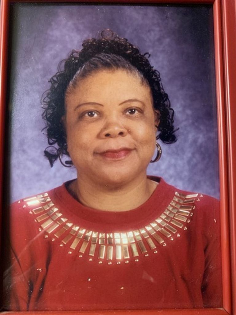Lois Hollowell Profile Photo