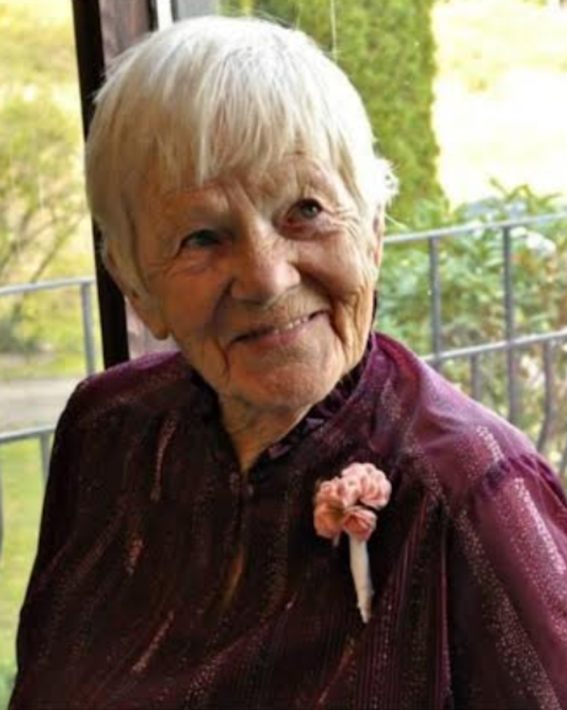 Maxine Isabel Arthur (nee Lynch) Profile Photo