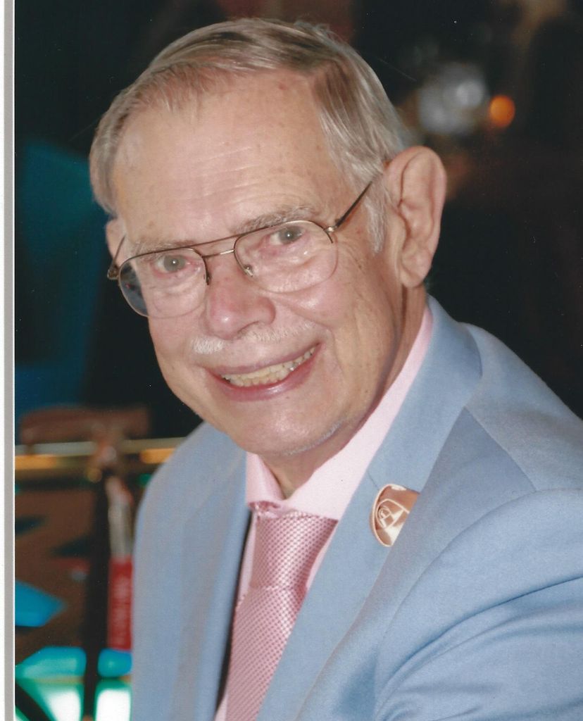 Thomas Eric Simonsen Profile Photo