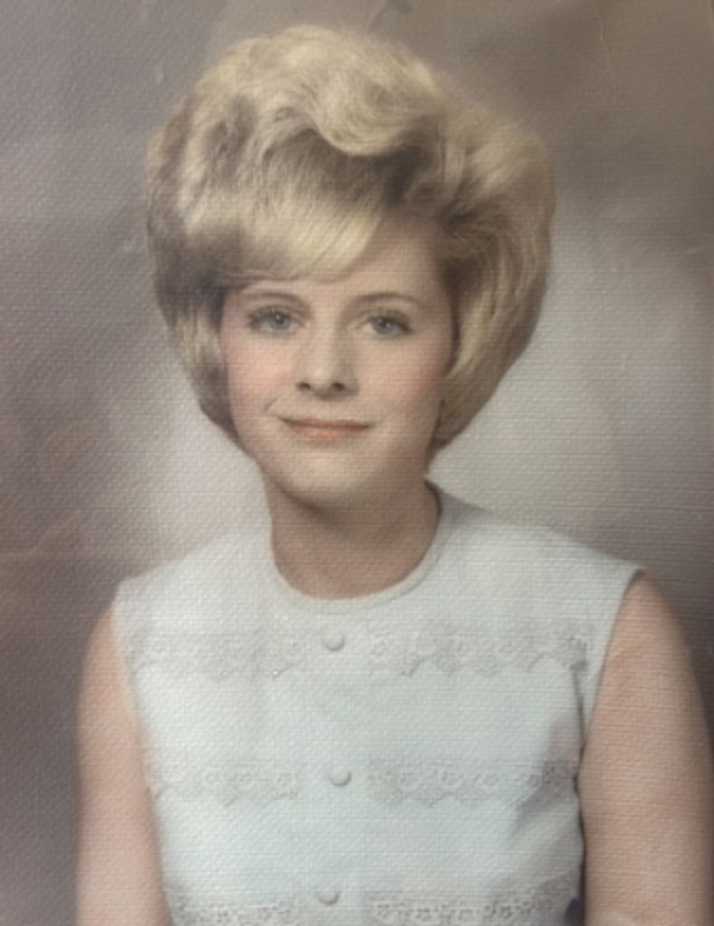 Ms. Linda  Lou  Roberts 