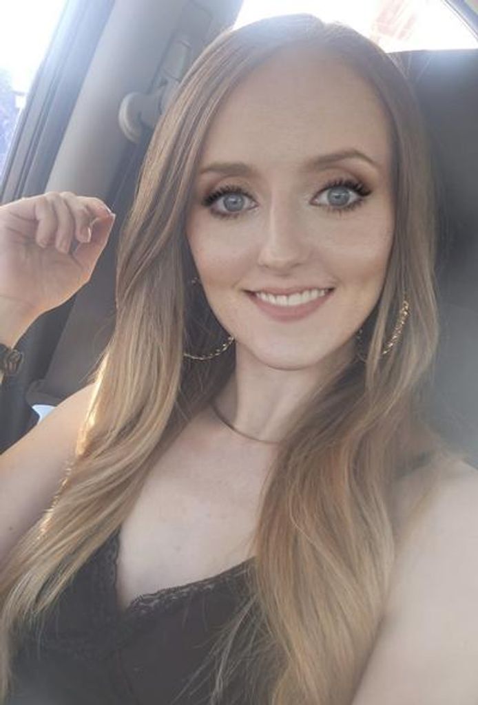 Samantha Young Profile Photo