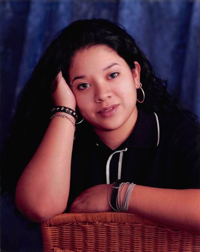 Angela Benavides