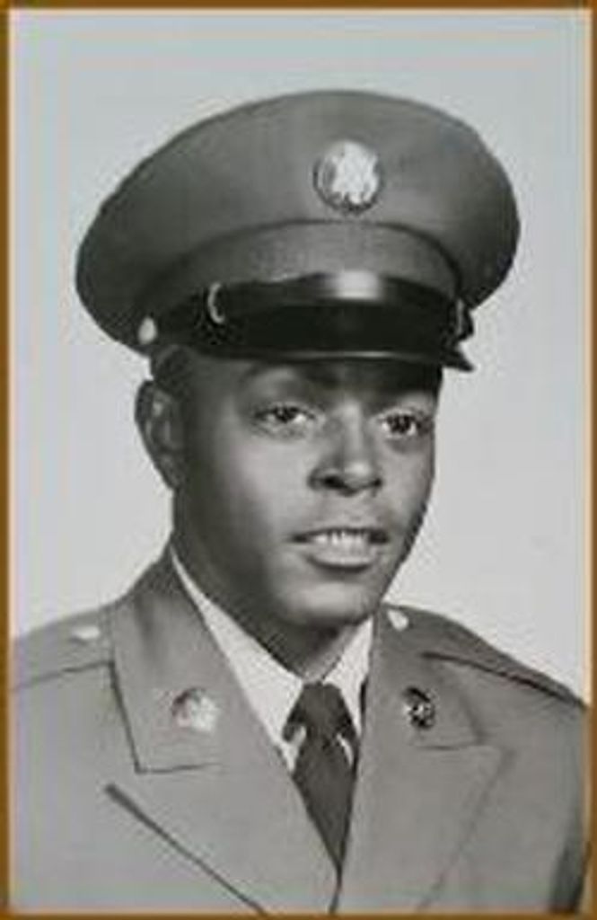 Robert E Davis
