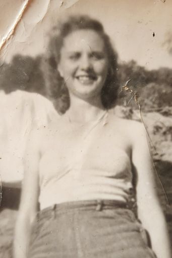 Irene (Wright)  Simpson photo gallery thumbnail 6 of 296