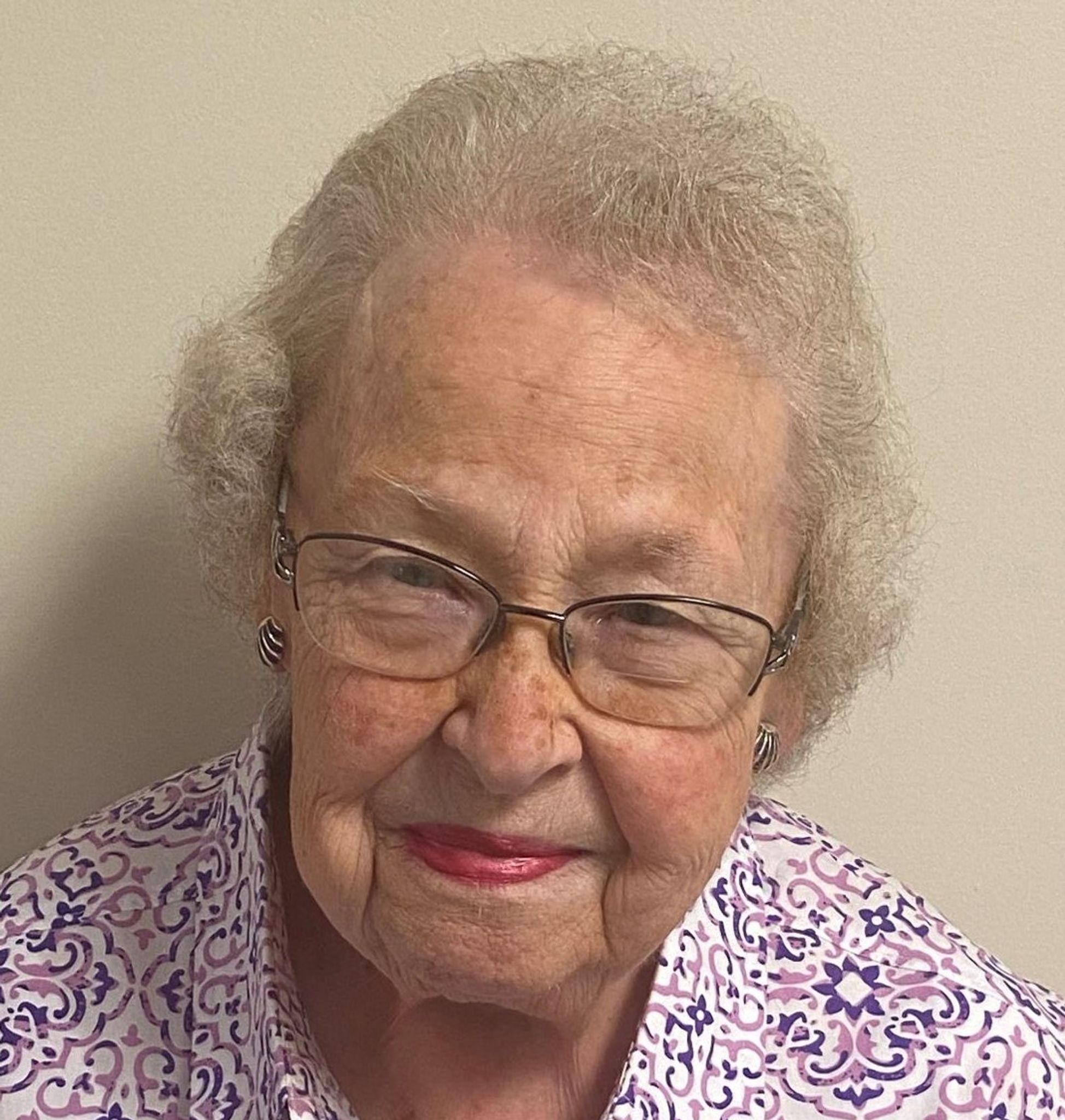 LaVonne M. (Flom)  Schafer photo gallery image 1 of 3