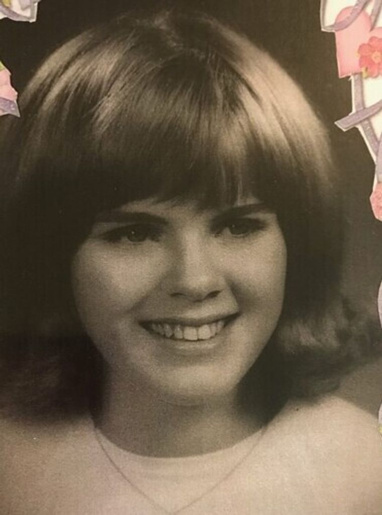 Elizabeth Miller Profile Photo