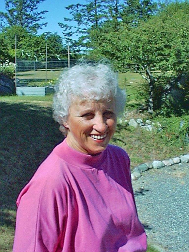Nadine Hagel Profile Photo