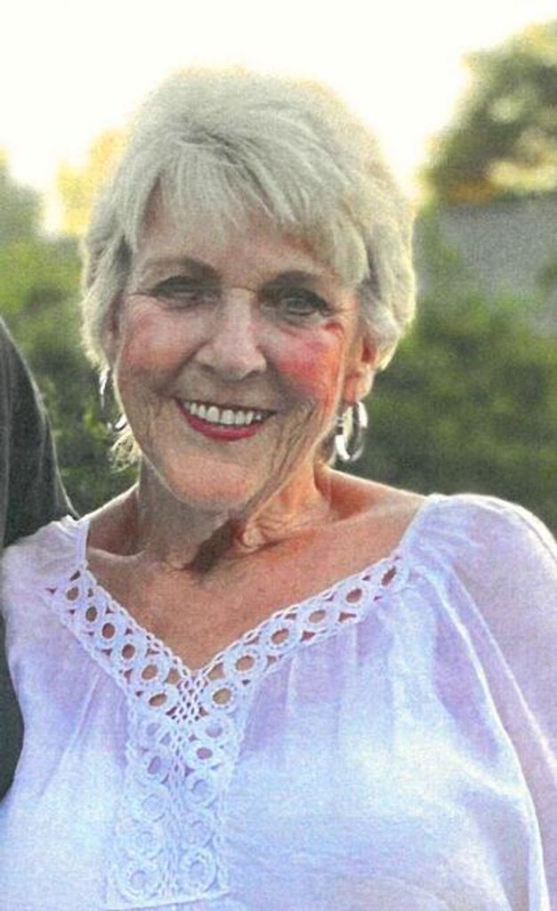 Aline Bryant Small Profile Photo