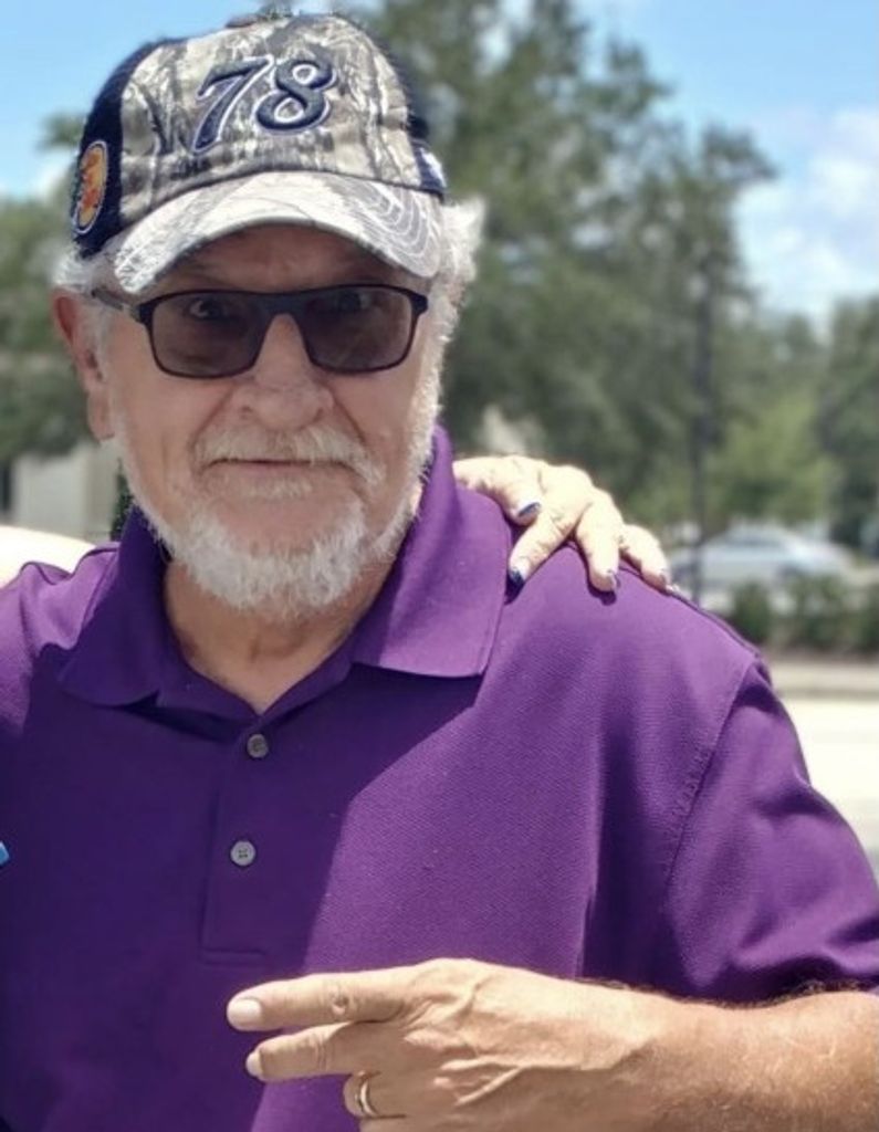 Daniel Henley Profile Photo