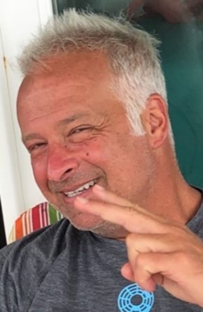 Robert J Gascoyne Profile Photo