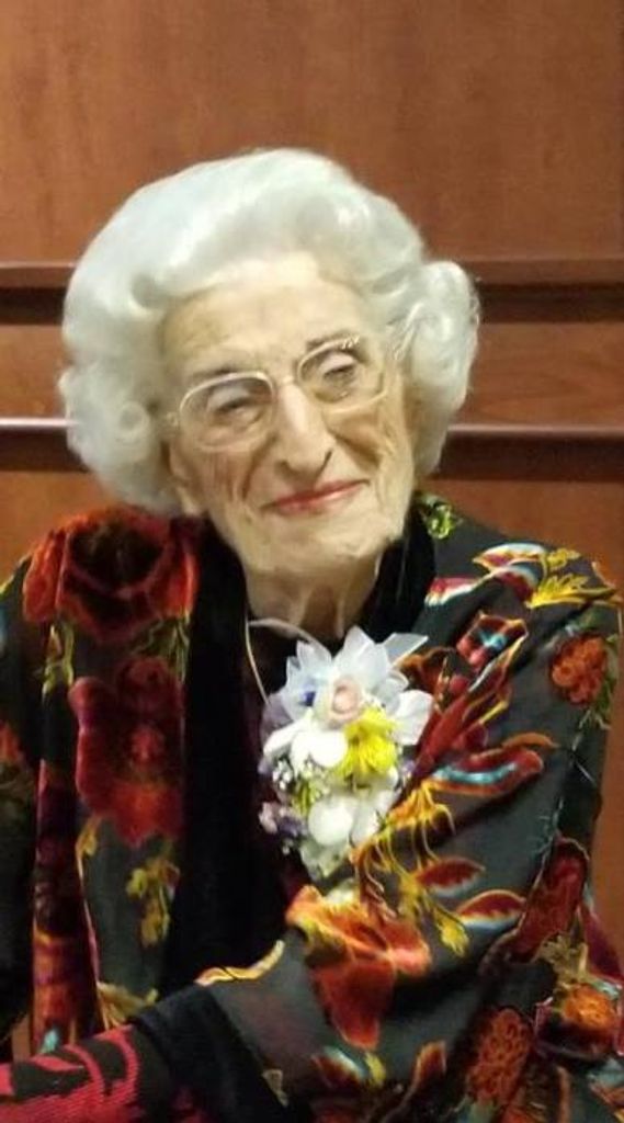 Elizabeth Shields Profile Photo