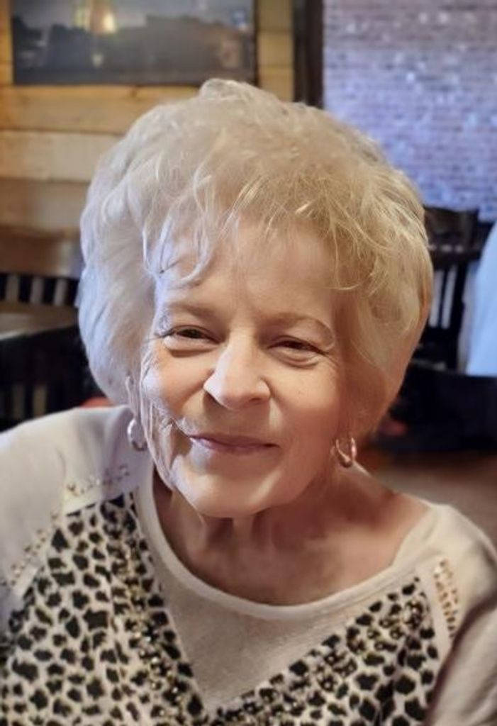 Linda Lou Holcombe Profile Photo
