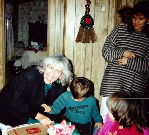 Yolanda C. Gonzalez photo gallery thumbnail 142 of 357