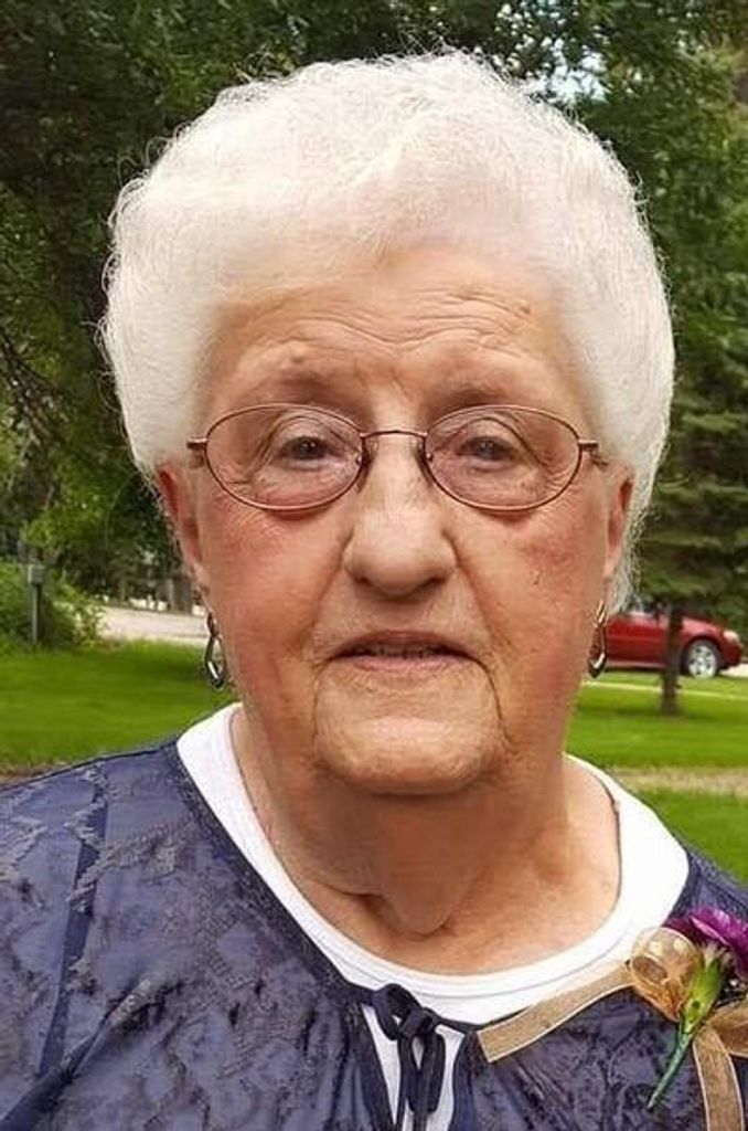 Deloris Erna Helgeson Profile Photo