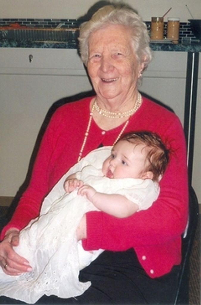 Elizabeth "Liz" (Mcmanamon)  Jones