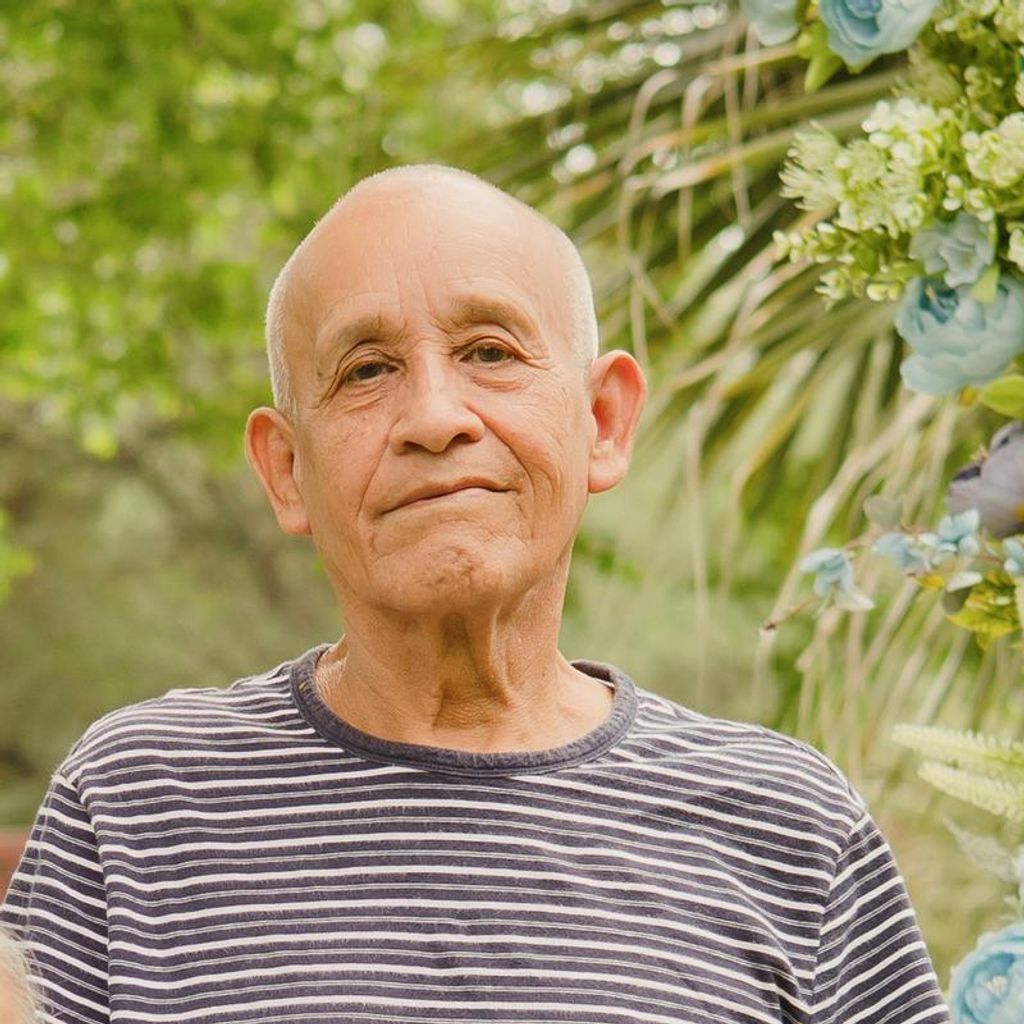 Alex "Elias" Urdialez