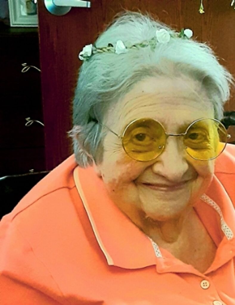 Anita  Helen Santacroce