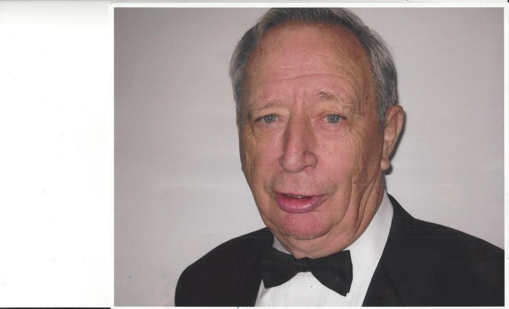 Robert "Bob" Winslow Canfield